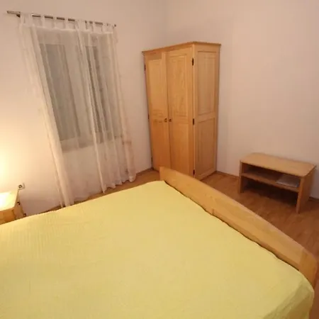 Апартаменты And Vjera *