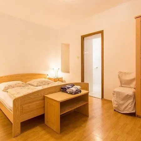 Apartament And Vjera