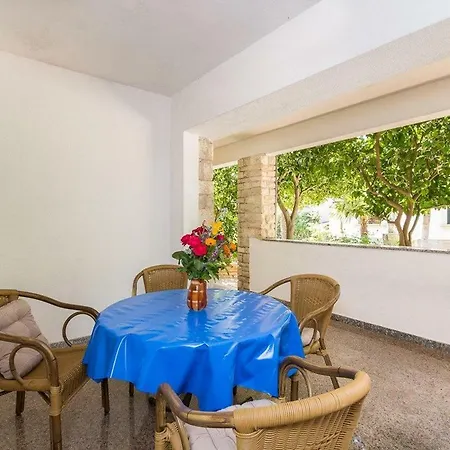 Vjera Apartment *